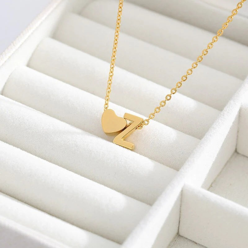 Collar con Inicial Love en Acero Inoxidable
