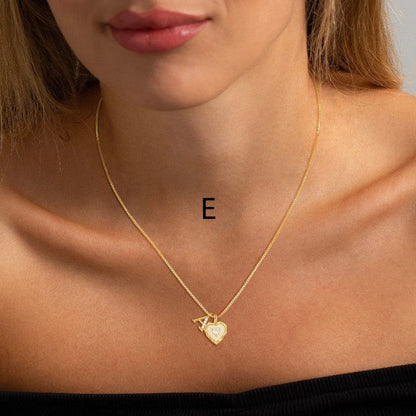 Collar de Corazón e Inicial con Brillo