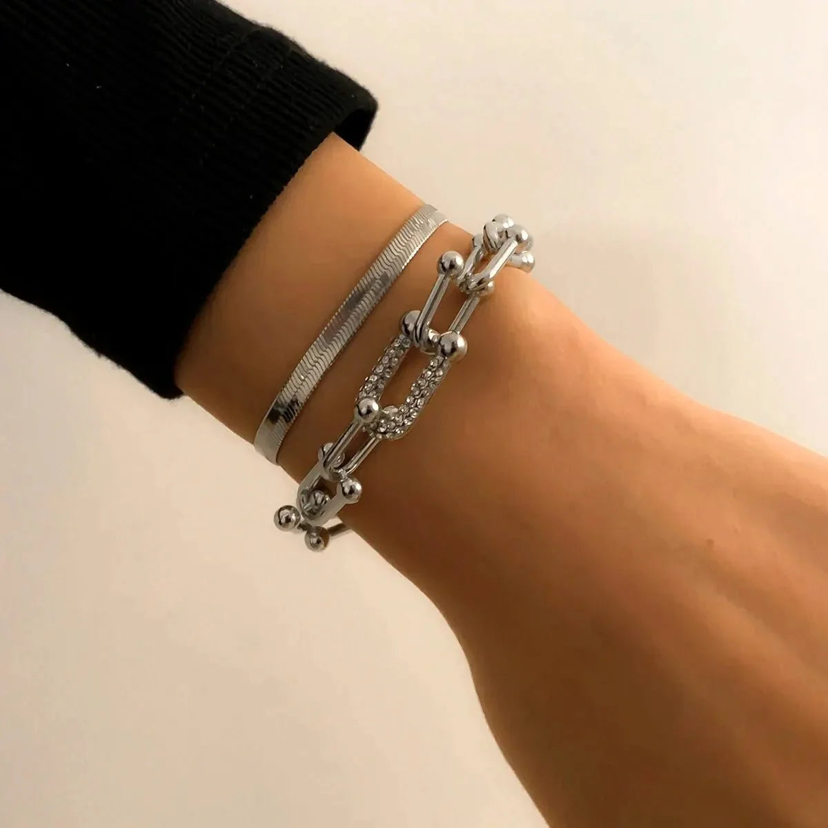 Set de 2 pulseras llamativas: cadena con cierre y espiga