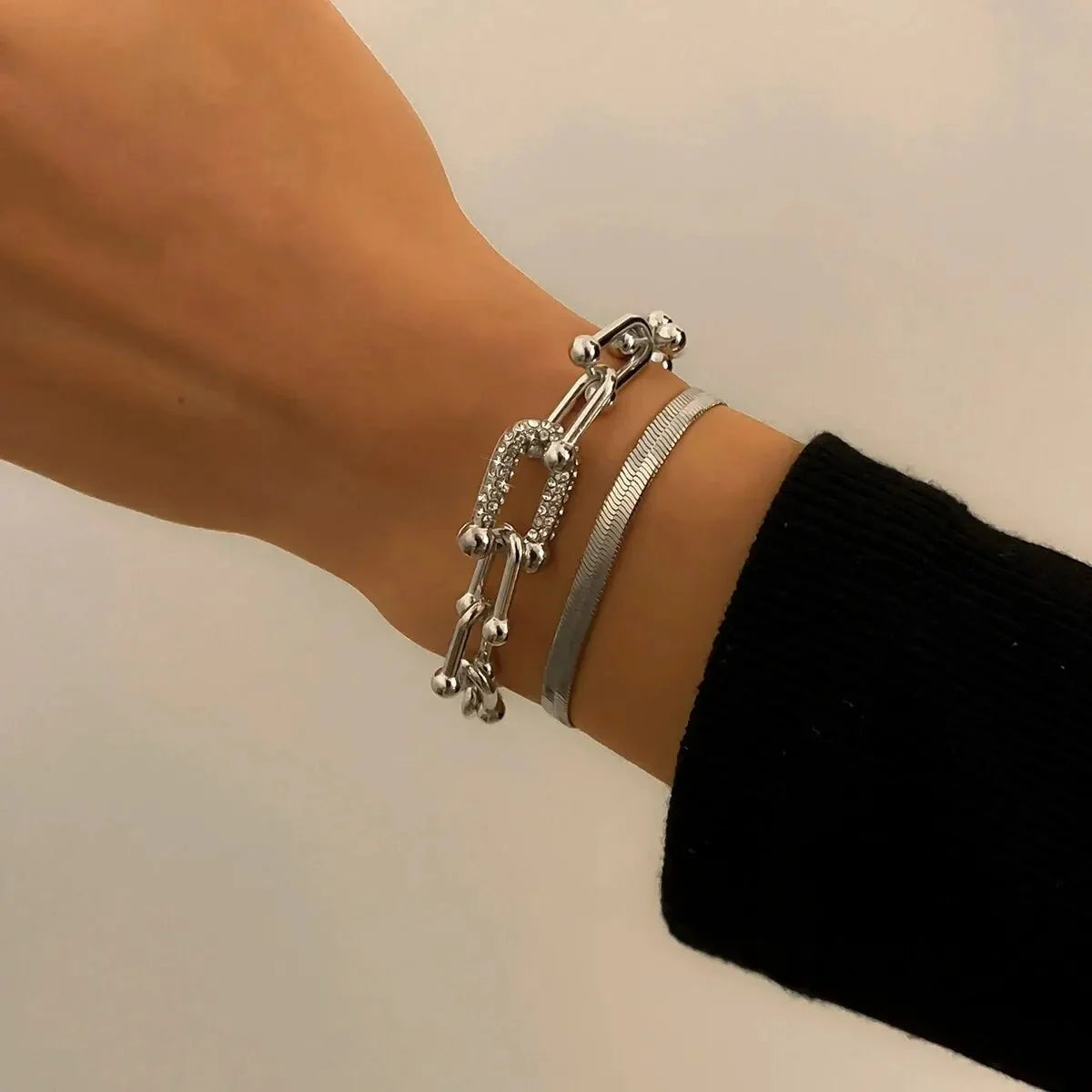 Set de 2 pulseras llamativas: cadena con cierre y espiga