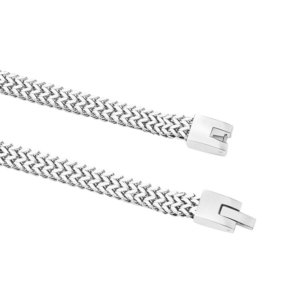 Pulsera elegante con inicial y cierre Amor
