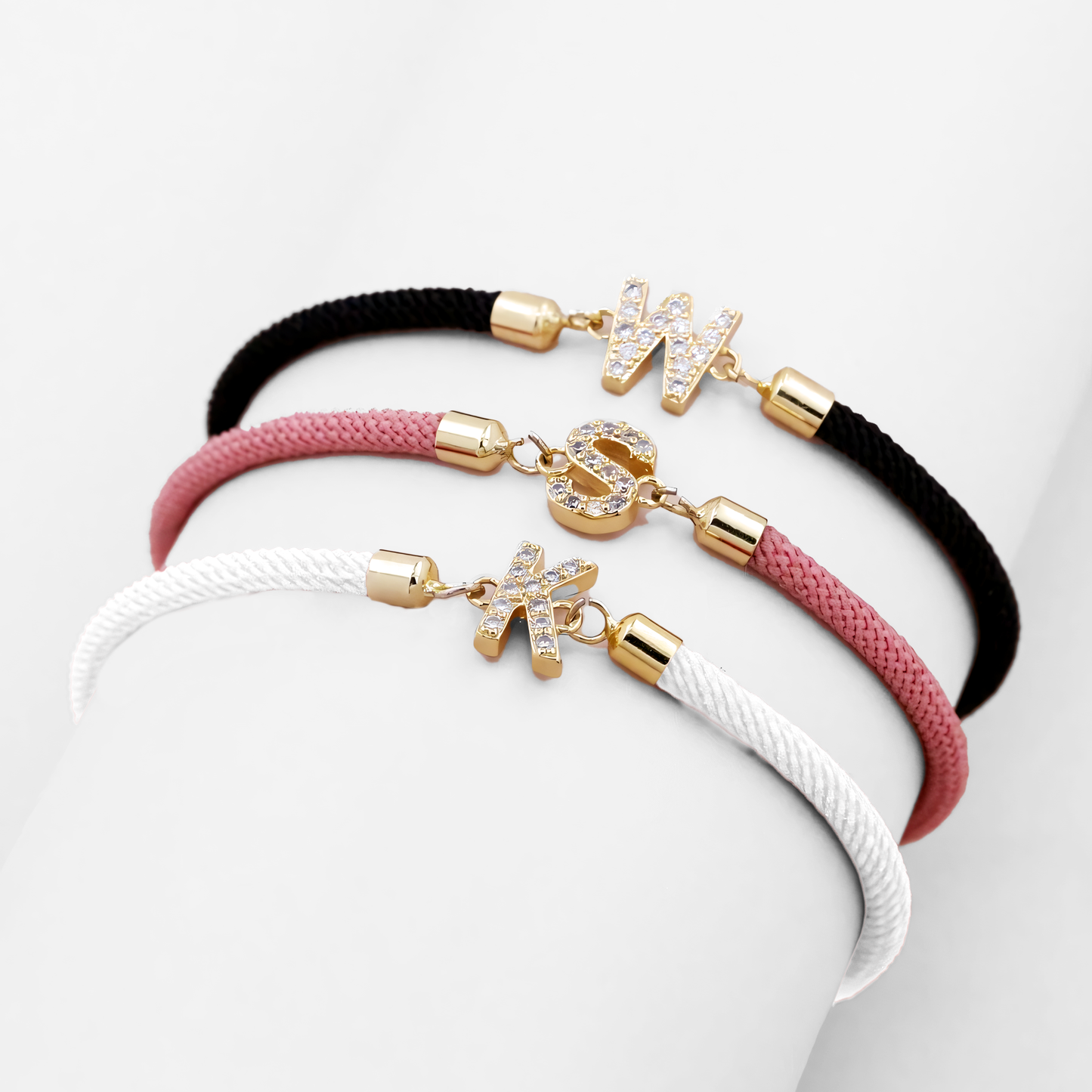Pulsera personalizada Unión con inicial y diamantes