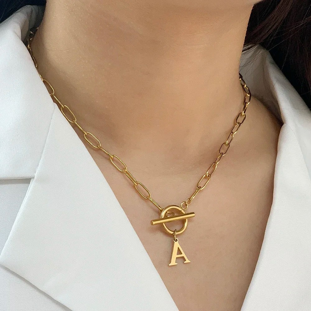 Collar Paperclip con Inicial y Cierre Circular