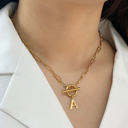 Collar Paperclip con Inicial y Cierre Circular