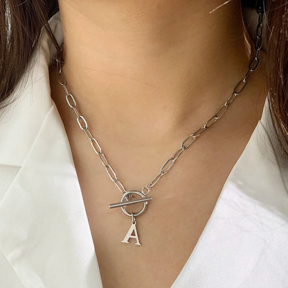 Collar Paperclip con Inicial y Cierre Circular