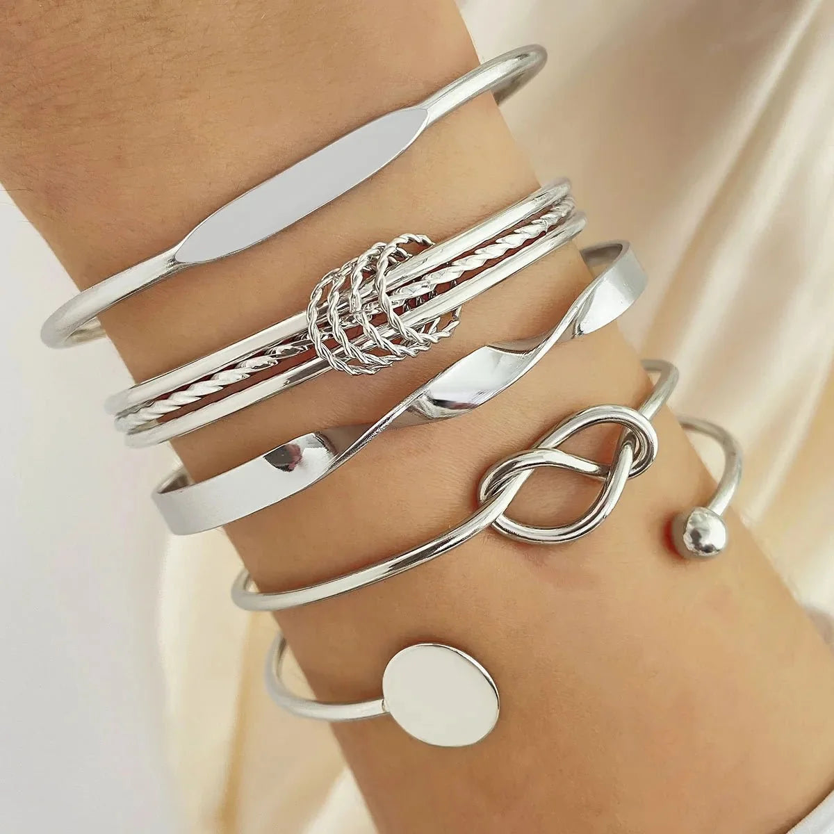 Set de 5 brazaletes trenzados apilables