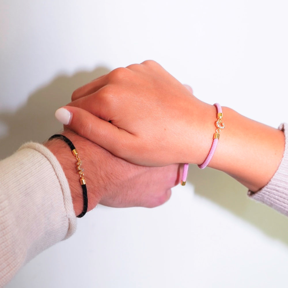 Pulseras ajustables con inicial