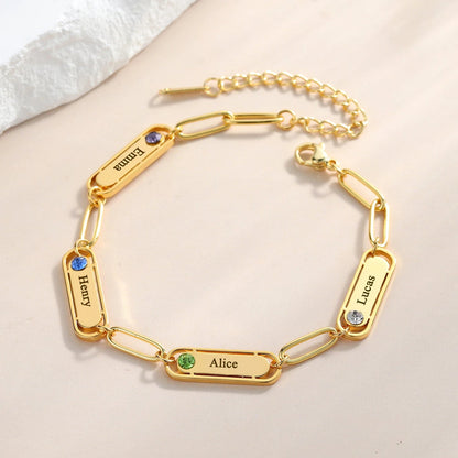 Pulsera delicada de eslabones clip con nombre y piedra de nacimiento