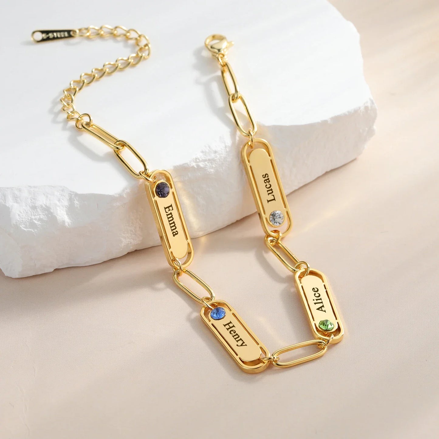 Pulsera delicada de eslabones clip con nombre y piedra de nacimiento