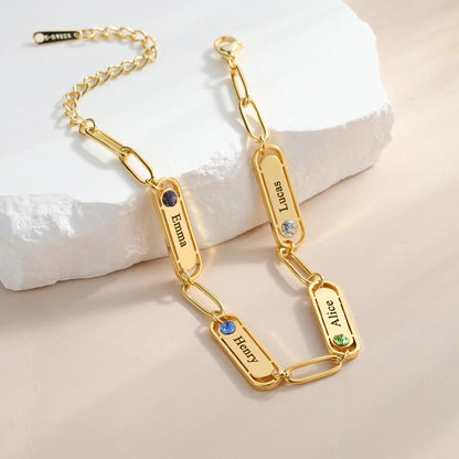 Pulsera delicada de eslabones clip con nombre y piedra de nacimiento