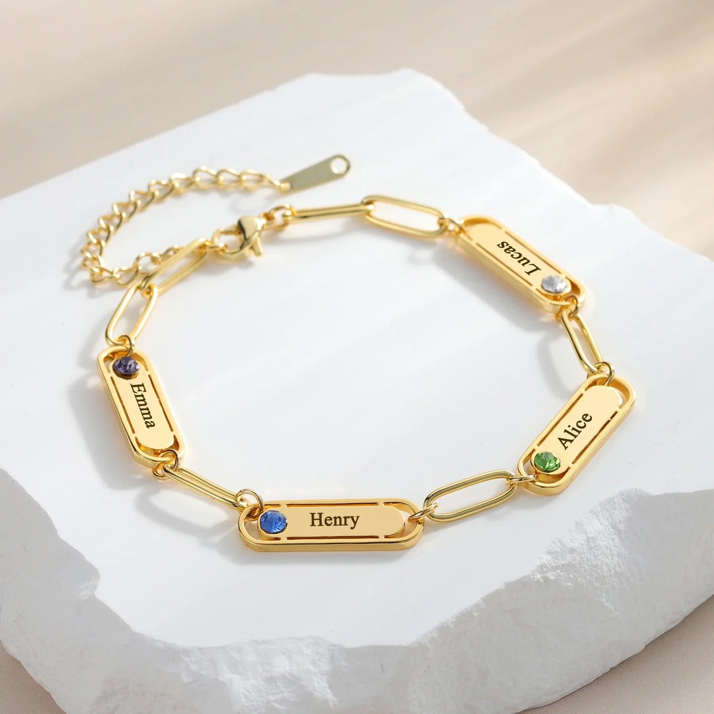 Pulsera delicada de eslabones clip con nombre y piedra de nacimiento