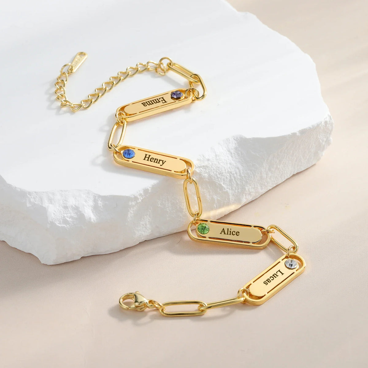 Pulsera delicada de eslabones clip con nombre y piedra de nacimiento