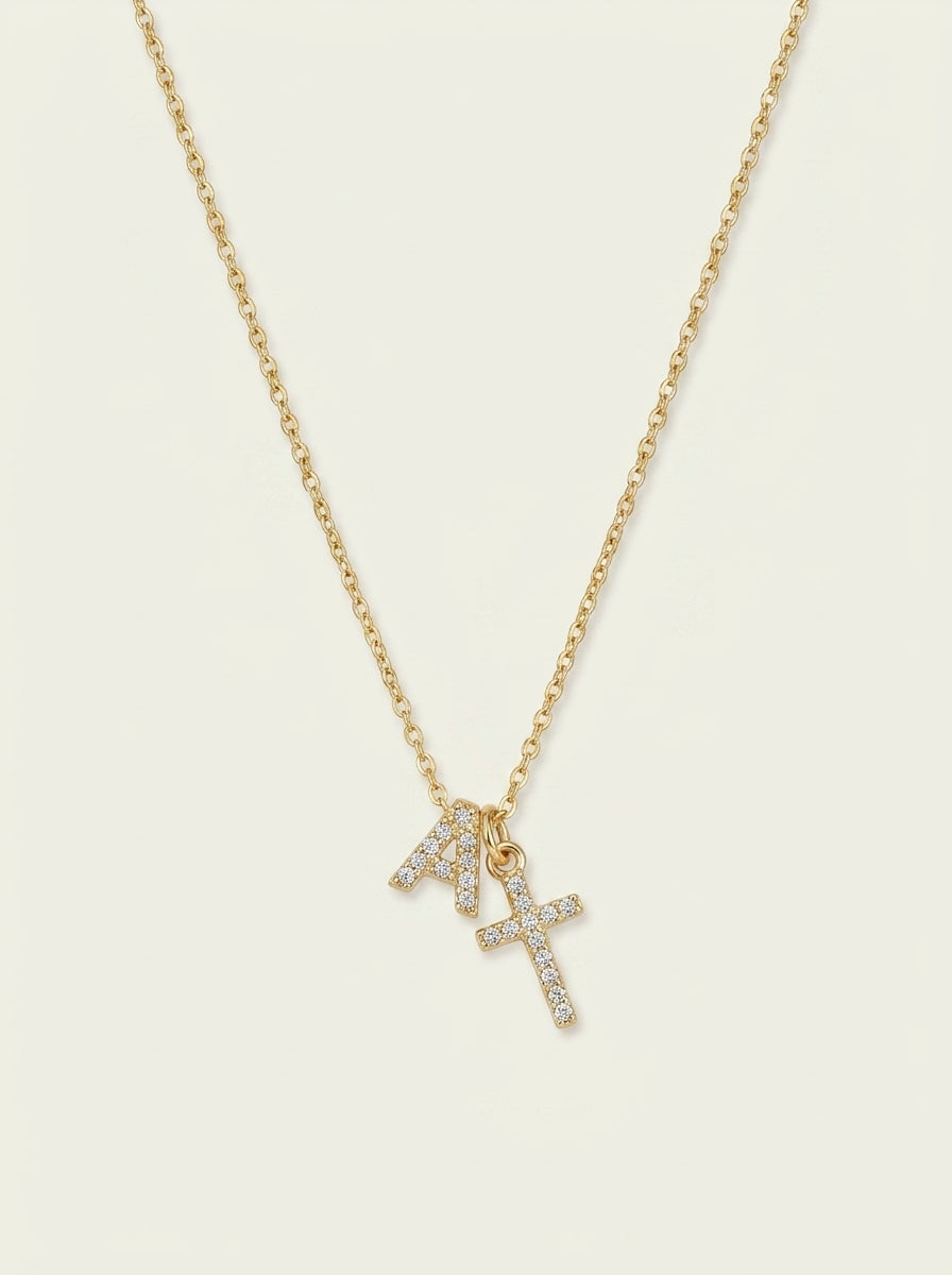 Collar Delicado con Inicial y Cruz de Diamantes