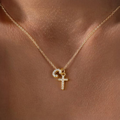 Collar Delicado con Inicial y Cruz de Diamantes