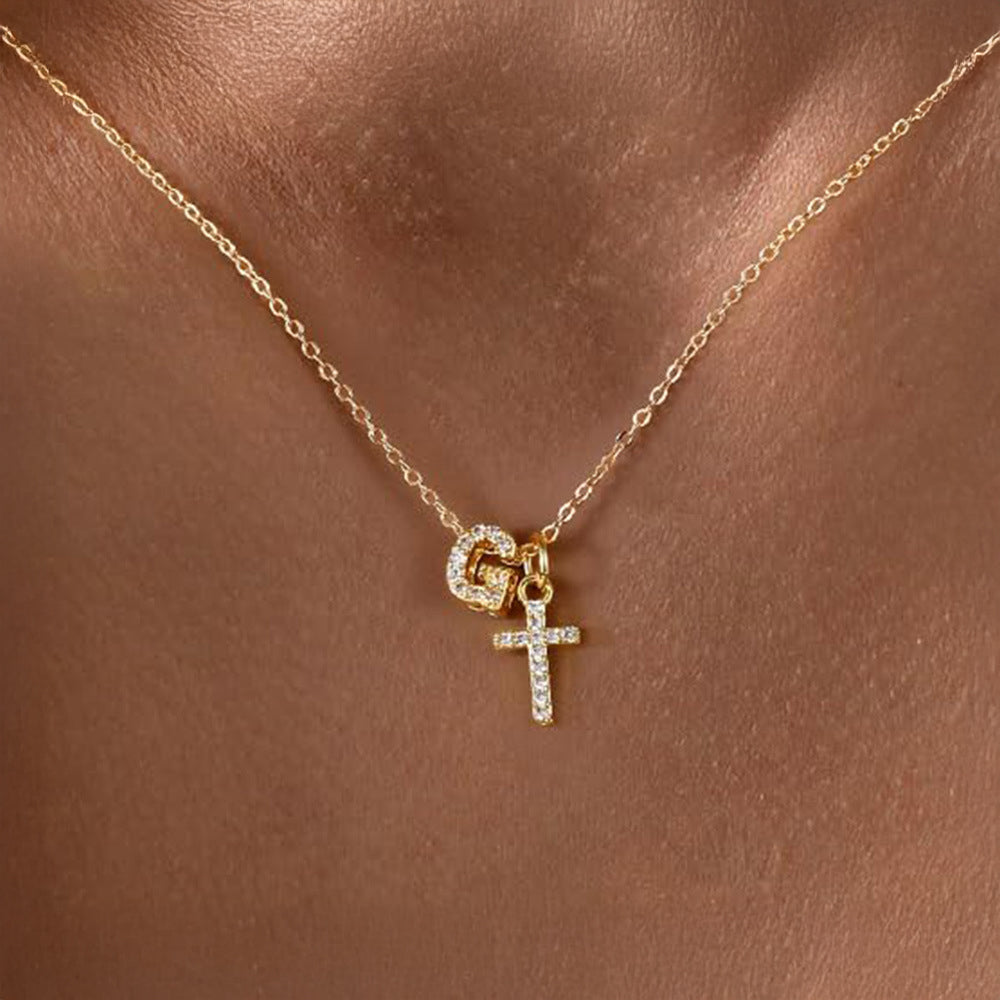 Collar Delicado con Inicial y Cruz de Diamantes