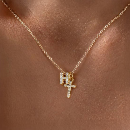 Collar Delicado con Inicial y Cruz de Diamantes