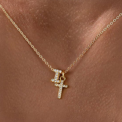 Collar Delicado con Inicial y Cruz de Diamantes