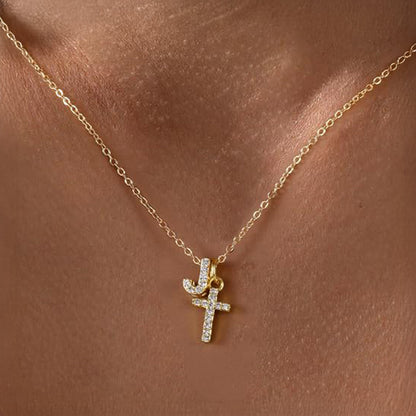 Collar Delicado con Inicial y Cruz de Diamantes