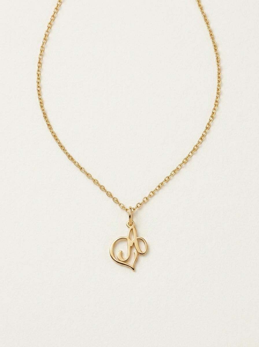 Collar Delicado con Inicial y Corazón