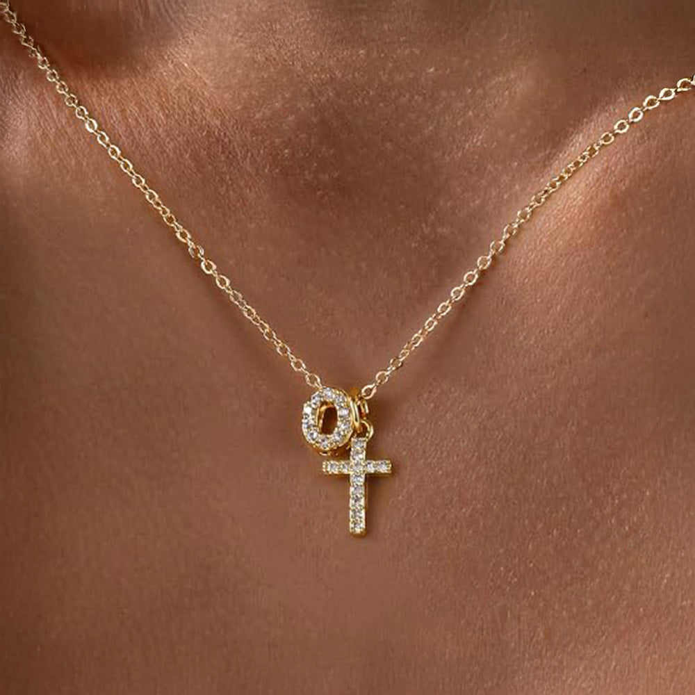 Collar Delicado con Inicial y Cruz de Diamantes