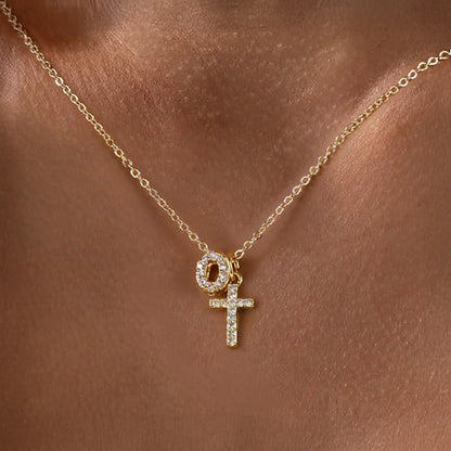 Collar Delicado con Inicial y Cruz de Diamantes