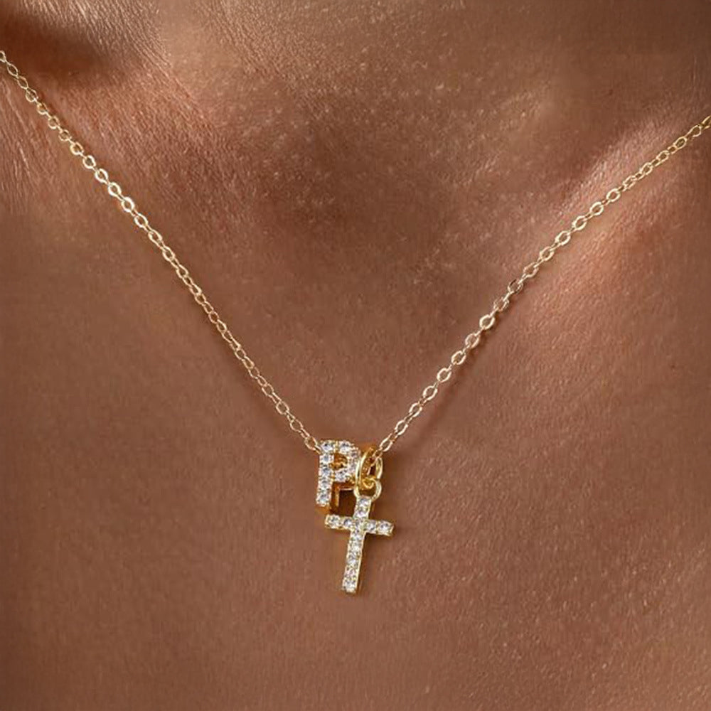 Collar Delicado con Inicial y Cruz de Diamantes