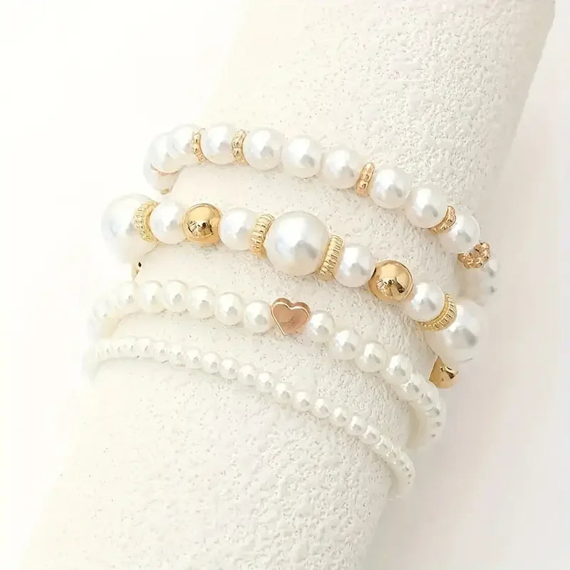 Set de pulseras de perlas con detalles dorados