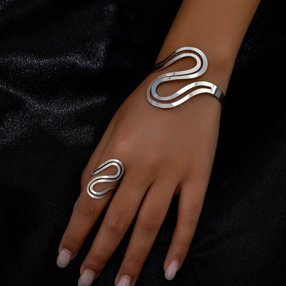 Set ajustable de pulsera y anillo de espiral moderna