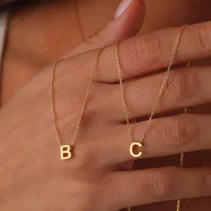 Collar Minimalista con Inicial