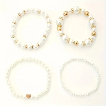 Set de pulseras de perlas con detalles dorados