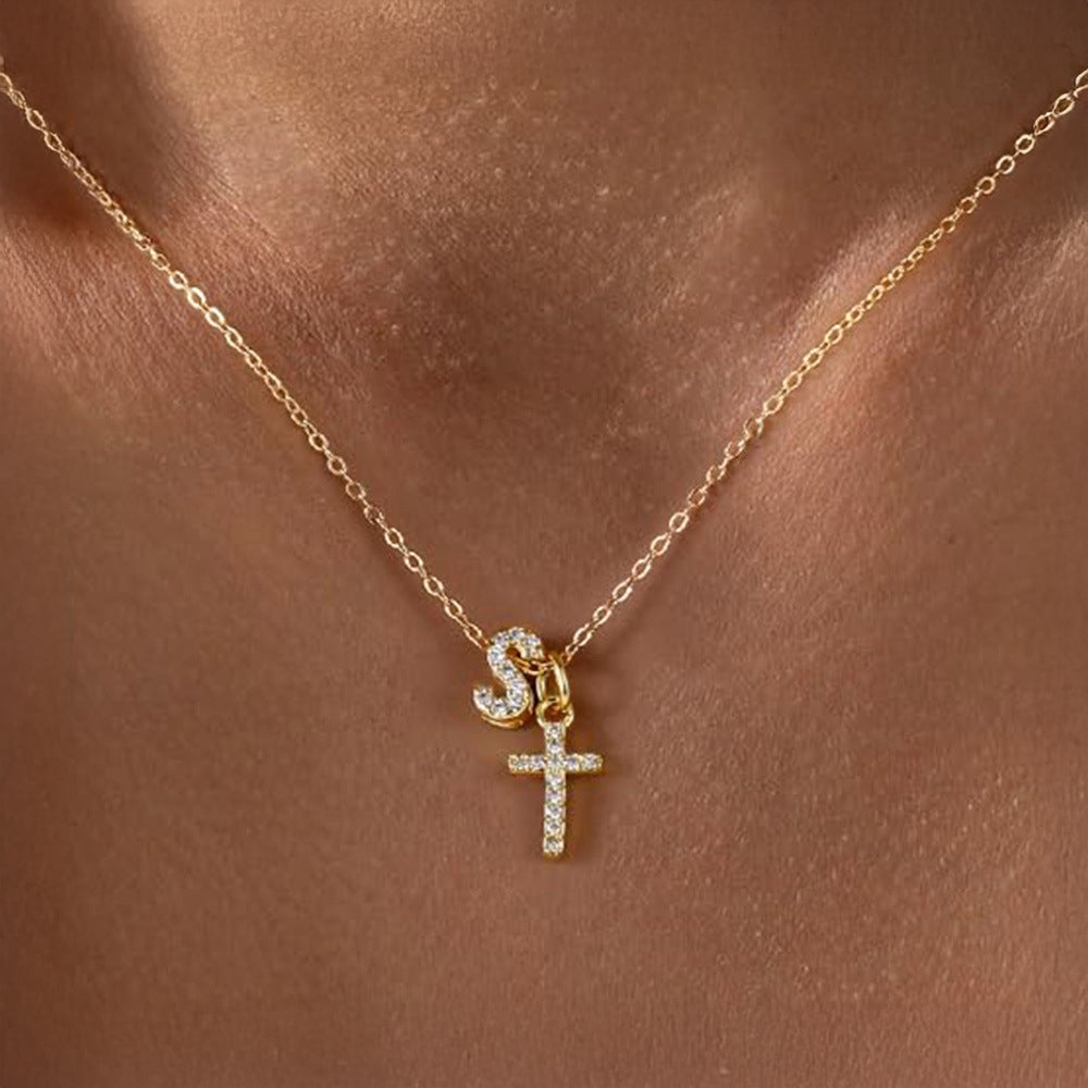 Collar Delicado con Inicial y Cruz de Diamantes