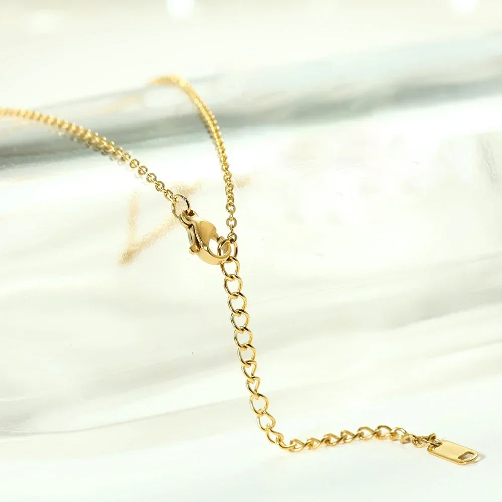 Collar Minimalista con Inicial