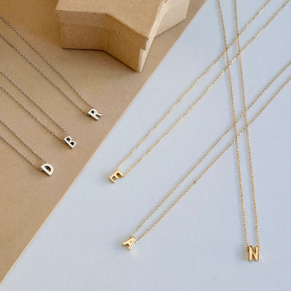 Collar Minimalista con Inicial