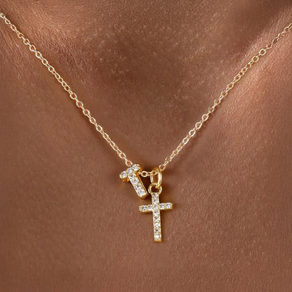 Collar Delicado con Inicial y Cruz de Diamantes