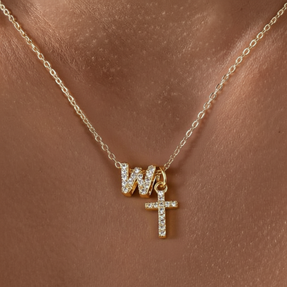 Collar Delicado con Inicial y Cruz de Diamantes