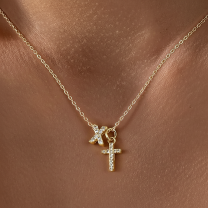 Collar Delicado con Inicial y Cruz de Diamantes
