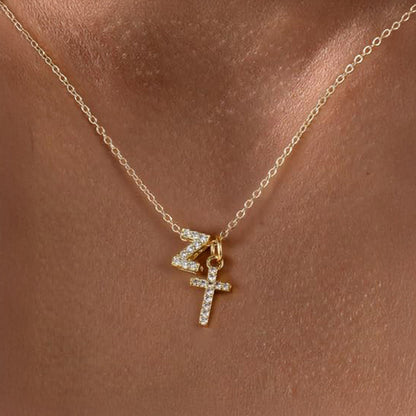 Collar Delicado con Inicial y Cruz de Diamantes