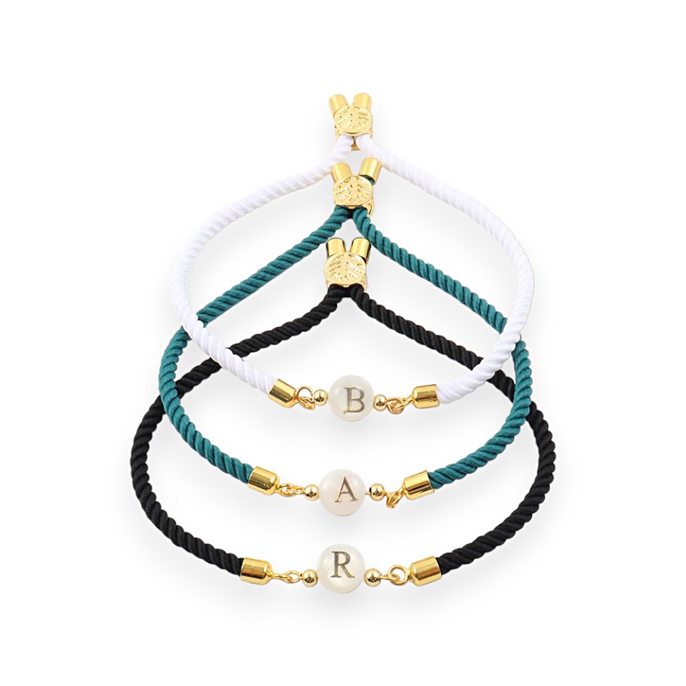 Pulsera ajustable delicada con inicial