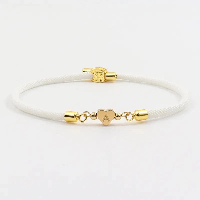 Pulseras ajustables con corazón e inicial