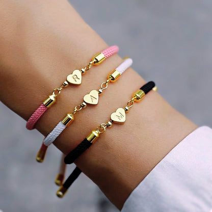 Pulseras ajustables con corazón e inicial