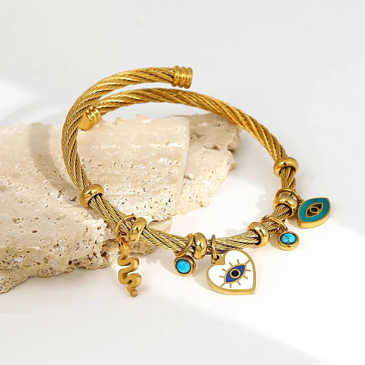 Brazalete bohemio de cuerda con ojo turco