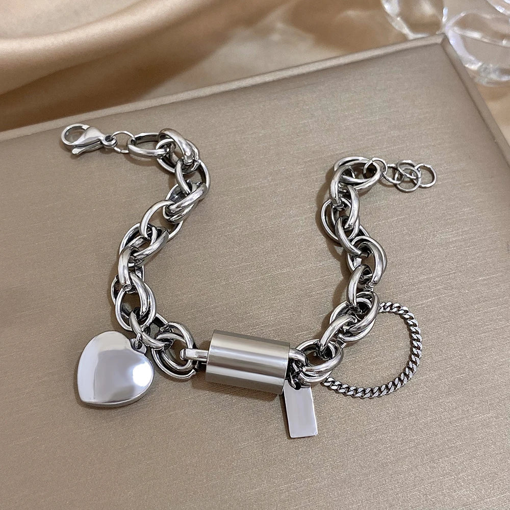Pulsera de cadena gruesa con corazón