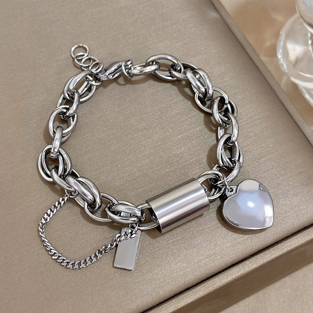 Pulsera de cadena gruesa con corazón