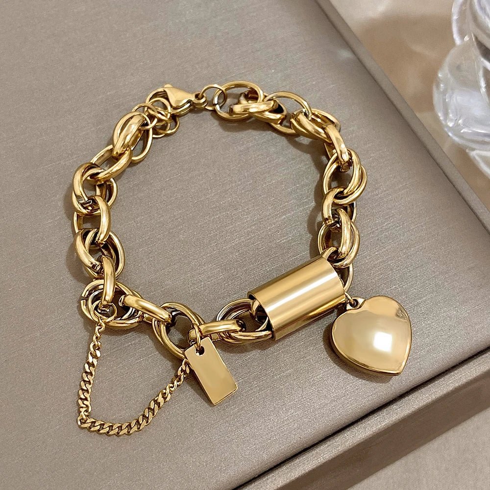 Pulsera de cadena gruesa con corazón