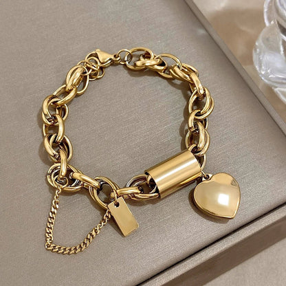 Pulsera de cadena gruesa con corazón