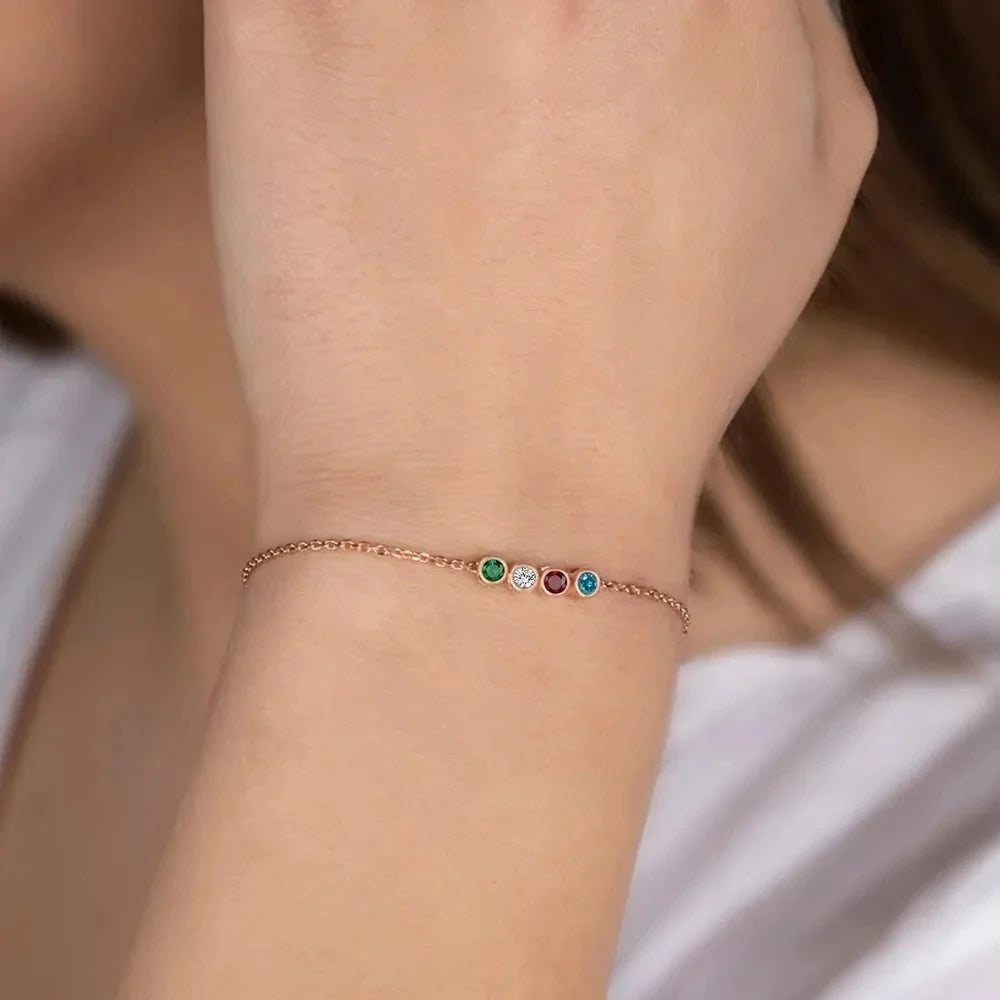 Pulsera delicada de cadena con piedra de nacimiento