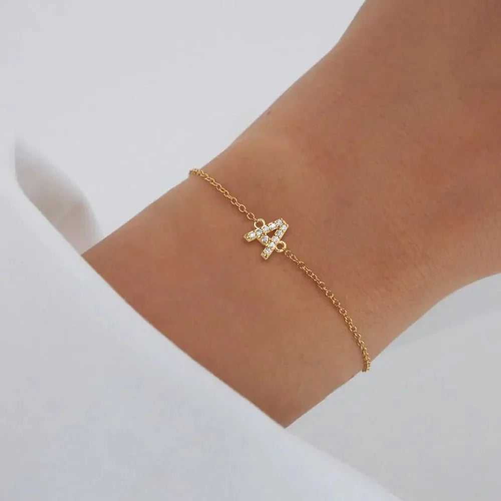 Pulsera delicada de cadena con inicial