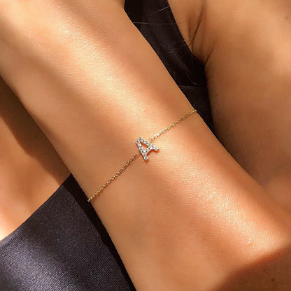 Pulsera delicada de cadena con inicial