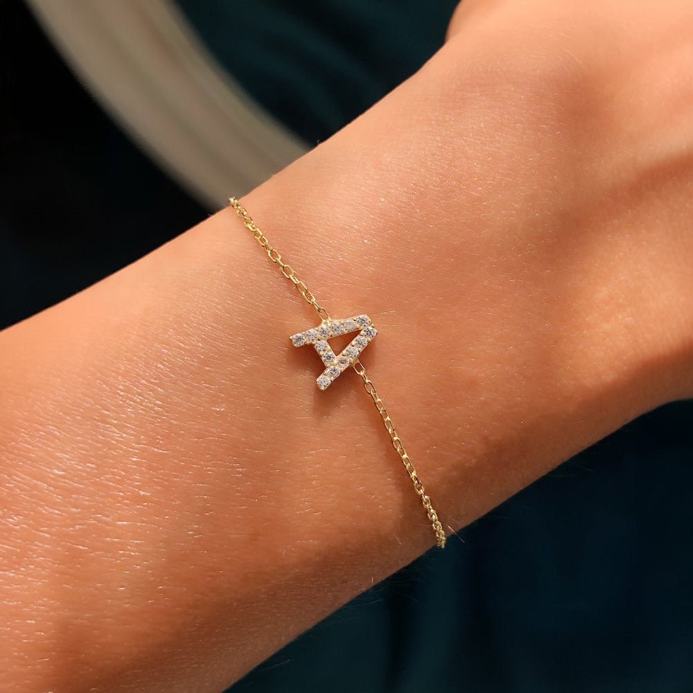 Pulsera delicada de cadena con inicial