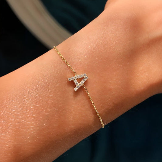 Pulsera delicada de cadena con inicial